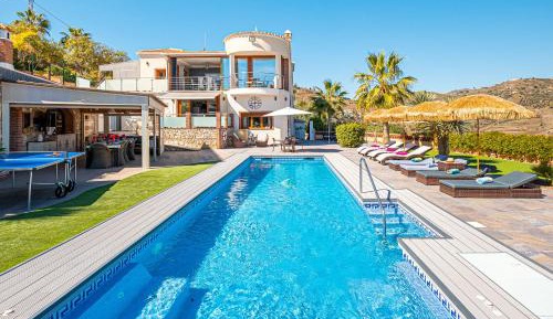 Family Two-Bedroom Apartment with View