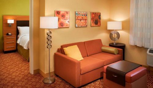 One-Bedroom Queen Suite