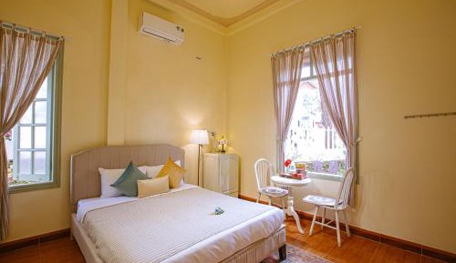 Queen Room