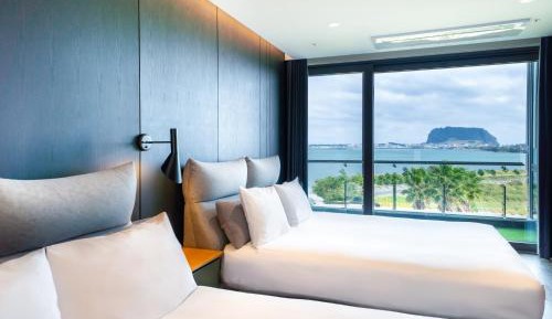 Deluxe Spa Room