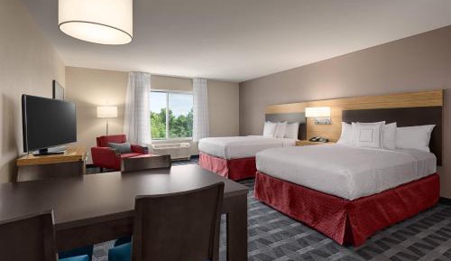 Studio with Two Queen Beds - Hearing Accessible