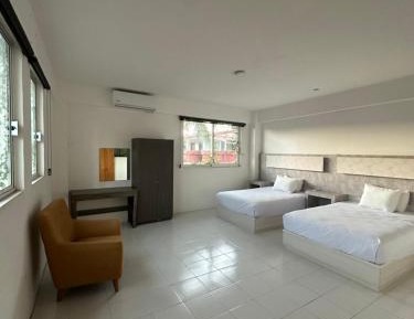 Deluxe One-Bedroom Apartment