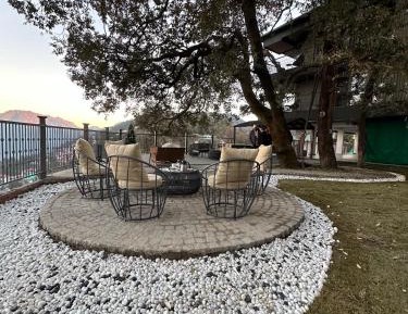 Mountain View 2 Bedroom with Private Balcony