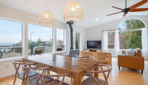 Three-Bedroom Holiday Home 