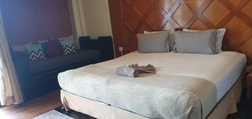 Deluxe Room (2 Adults + 1 Child)
