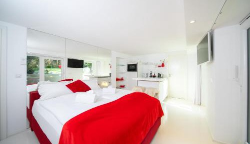 One-Bedroom Apartment with Garden