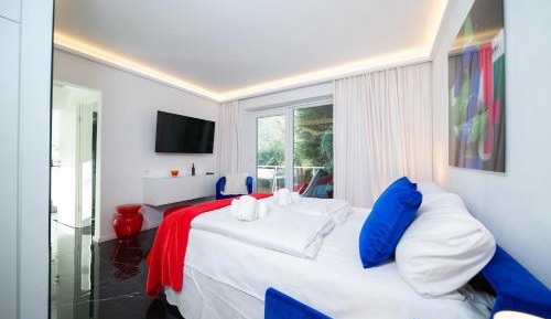 One-Bedroom Apartment with Balcony