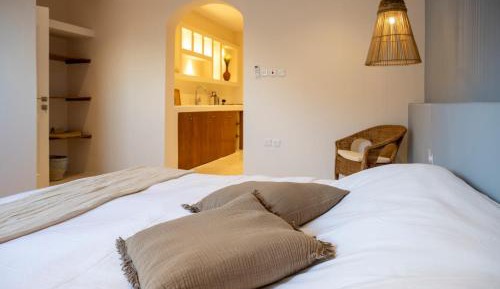 Deluxe King Suite