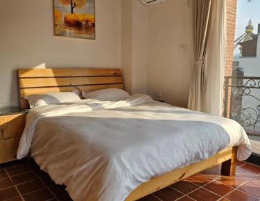 One-Bedroom Apartment with Balcony