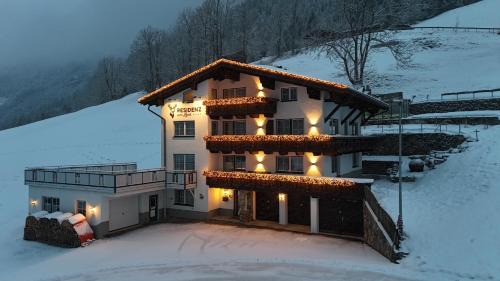Three-Bedroom Apartment with Mountain View