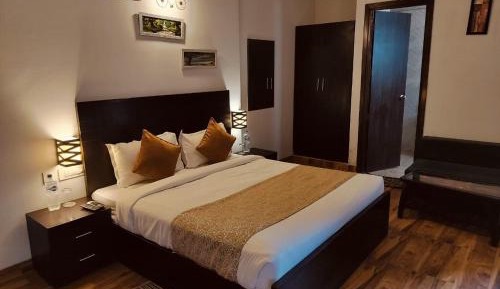Deluxe King Room