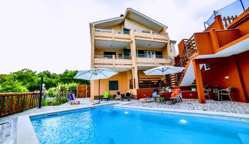 Six-Bedroom Holiday home with Pool