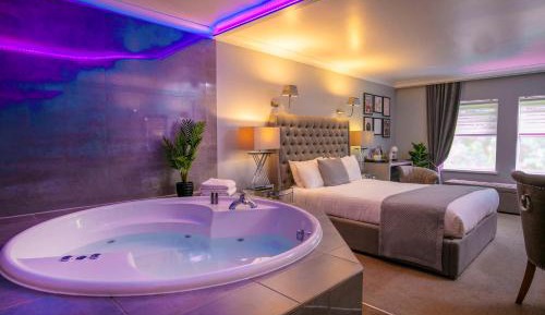 Deluxe Double Room with Jetted Tub