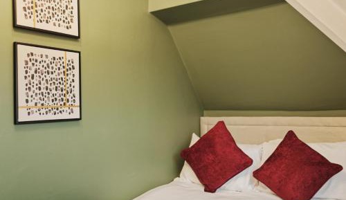 One-Bedroom Deluxe Apartment