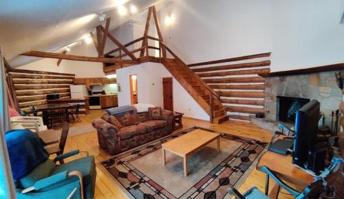 Two-Bedroom Apartment with Mountain View