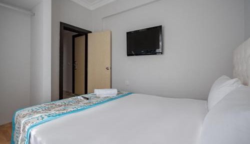 Standard Queen Room