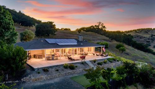Seven-Bedroom Holiday Home