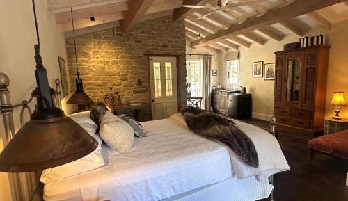 Deluxe Queen Suite