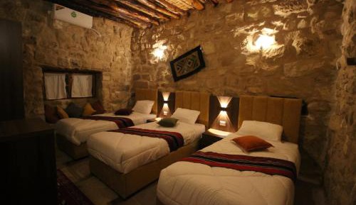Basic Triple Room with Shared Bathroom