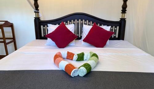 Deluxe Room (2 Adults + 1 Child)