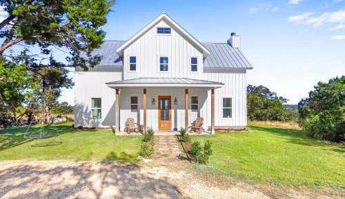 Three-Bedroom Holiday Home 