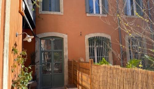 Deluxe Double Room (2 Adults + 1 Child)