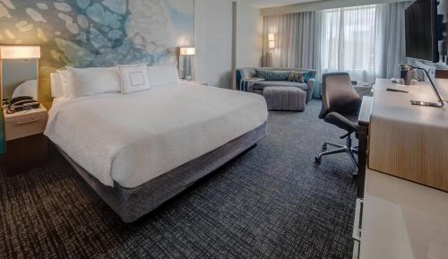 King Guest Room with Sofa Bed