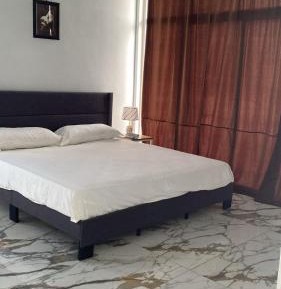 Room #1352769502