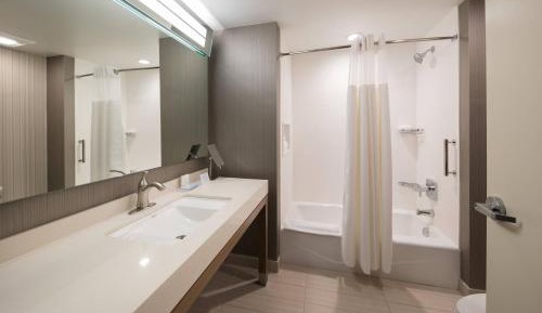 Suite, 2 Queen, Sofa bed