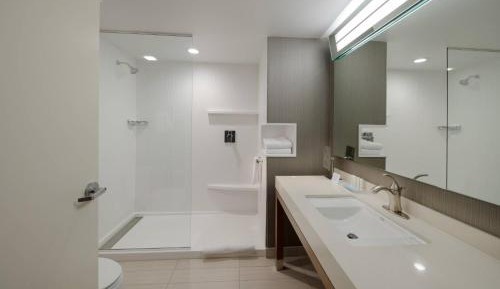 One-Bedroom King Suite with Partial NYC View and Tub - Mobility and Hearing Accessible