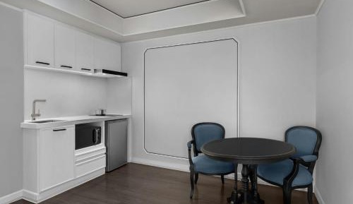 Junior King Suite with City View