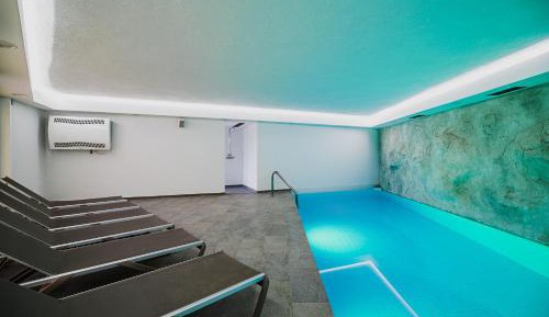 Studio (2 Adults)