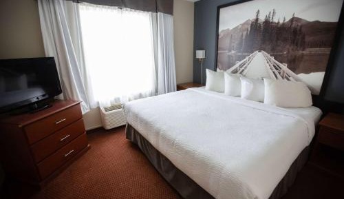 One-Bedroom King Suite - Non-Smoking