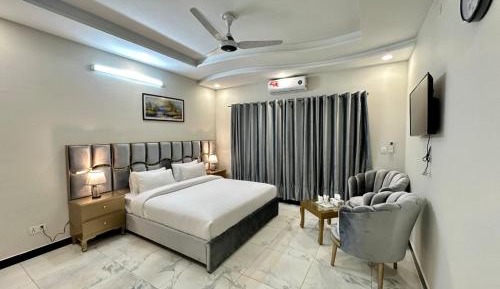 Deluxe Double Room (2 Adults + 1 Child)