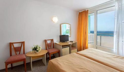Double or Twin Room with Sea View