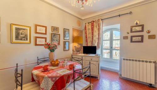 Superior One-Bedroom Apartment