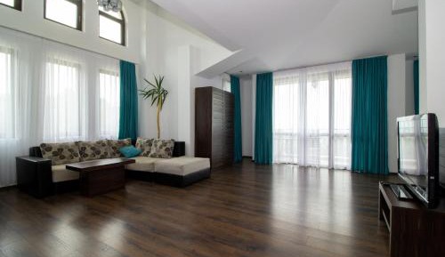 Family Room with Mountain View