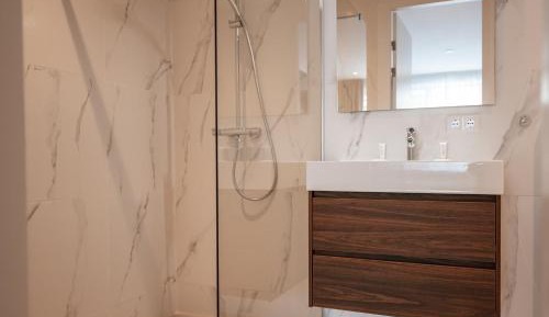 Luxury 2 Bedroom Apartment at The Breeze