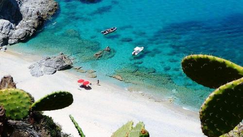 Three-Bedroom Holiday Home with Sea View