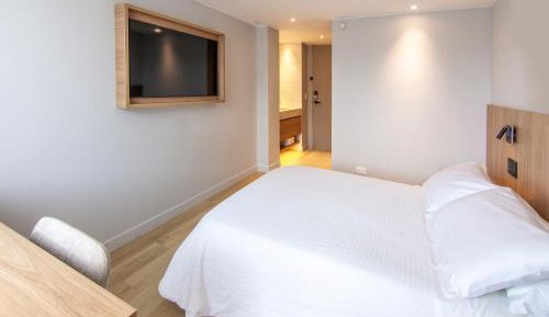 Standard Queen Room