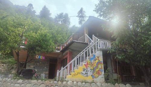 Deluxe Double Room (2 Adults + 1 Child)