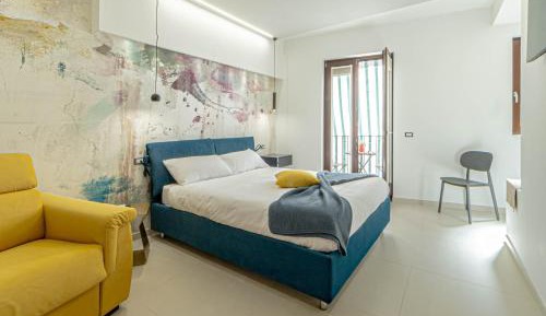 One-Bedroom Apartment with Balcony