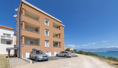 Apartment with Mountain View
