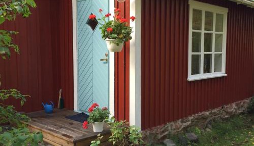 Two-Bedroom House "Sjöströmsstuga"