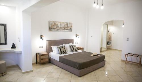 Deluxe Suite with Balcony