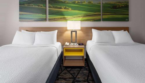 Queen Room with Two Queen Beds - Non-Smoking