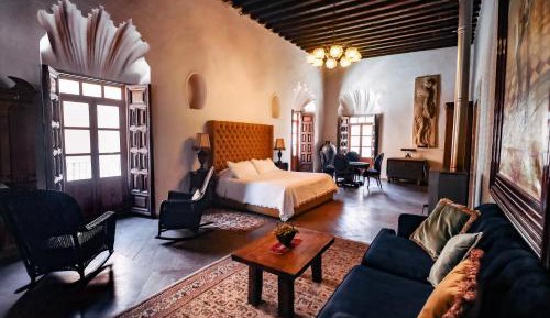 Deluxe King Suite
