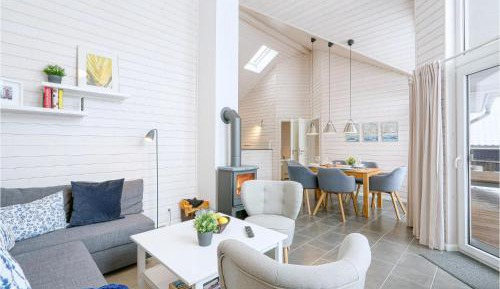 Three-Bedroom Holiday Home 