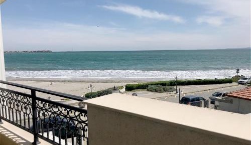 One-Bedroom Apartment with Sea View and Balcony