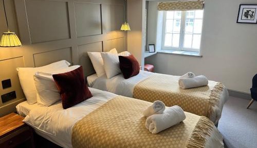 Twin Room with Private Bathroom